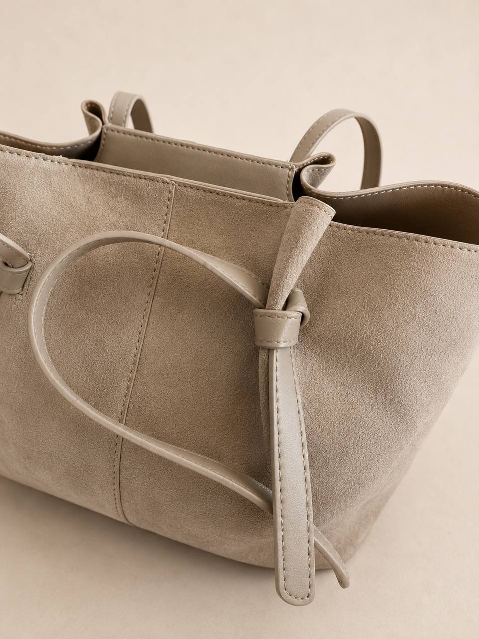 Bolso shopper de ante sintético en color beige