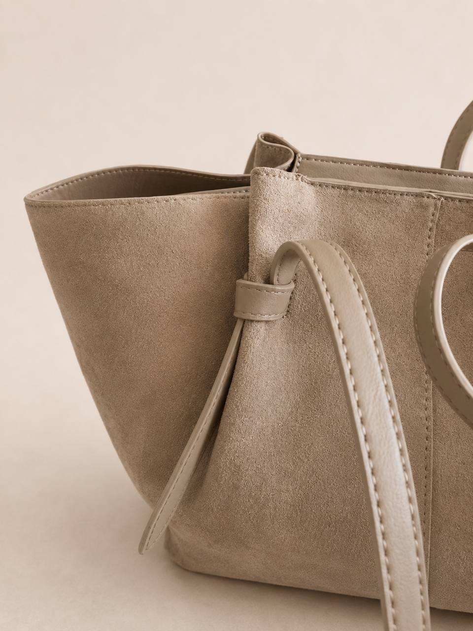 Bolso shopper de ante sintético en color beige
